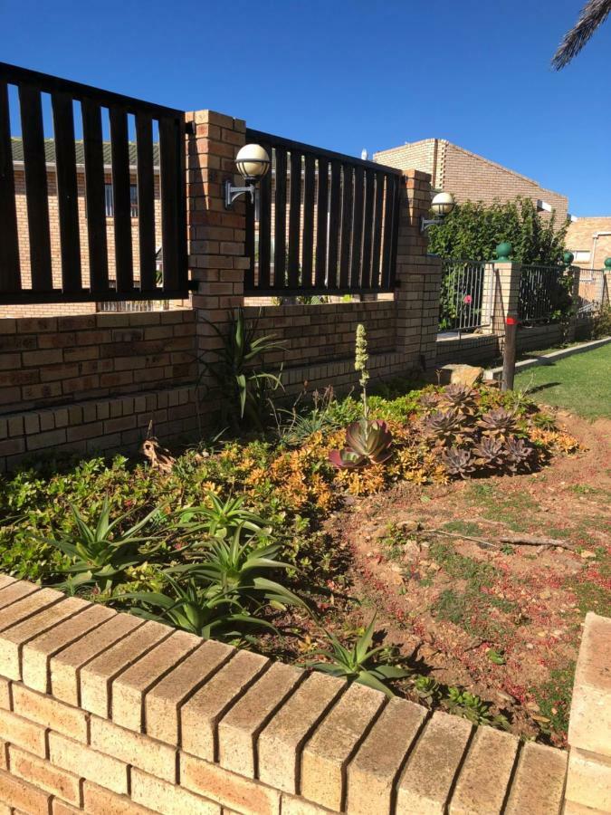 Ocean View Guest House Jeffreys Bay Exterior photo